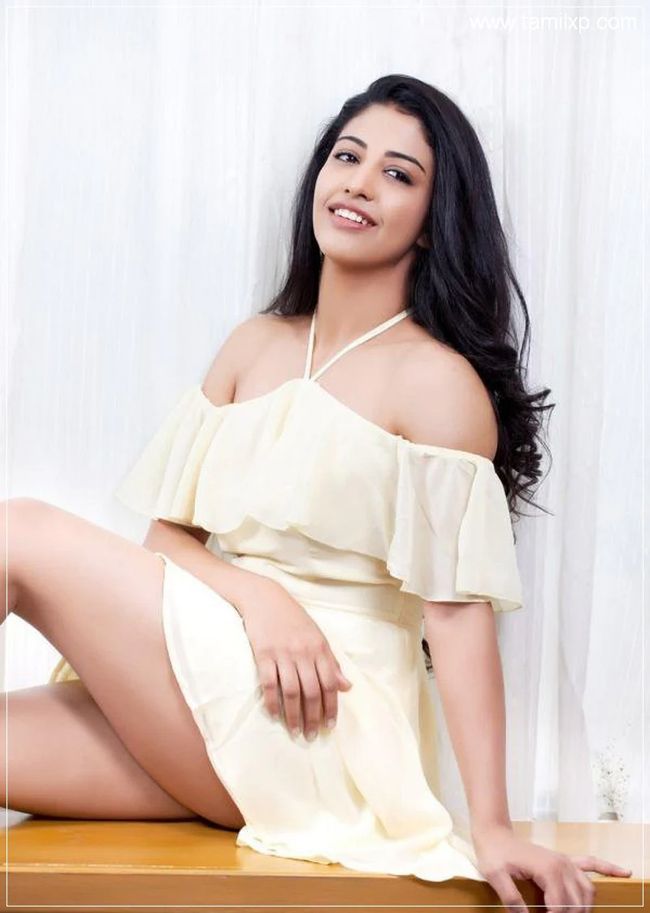 Daksha Nagarka Instagram Pictures